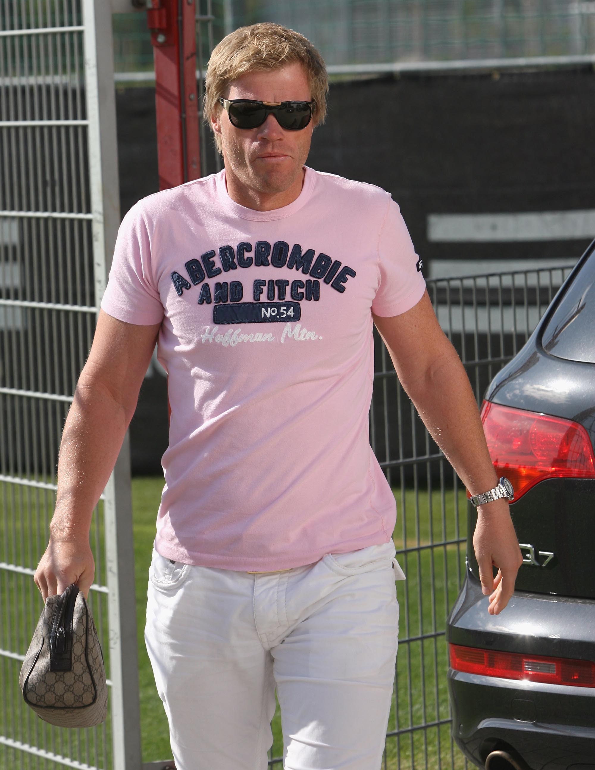 Rosa Shirt, Herrenhandtasche, Olli Kahn ist wie Champions League