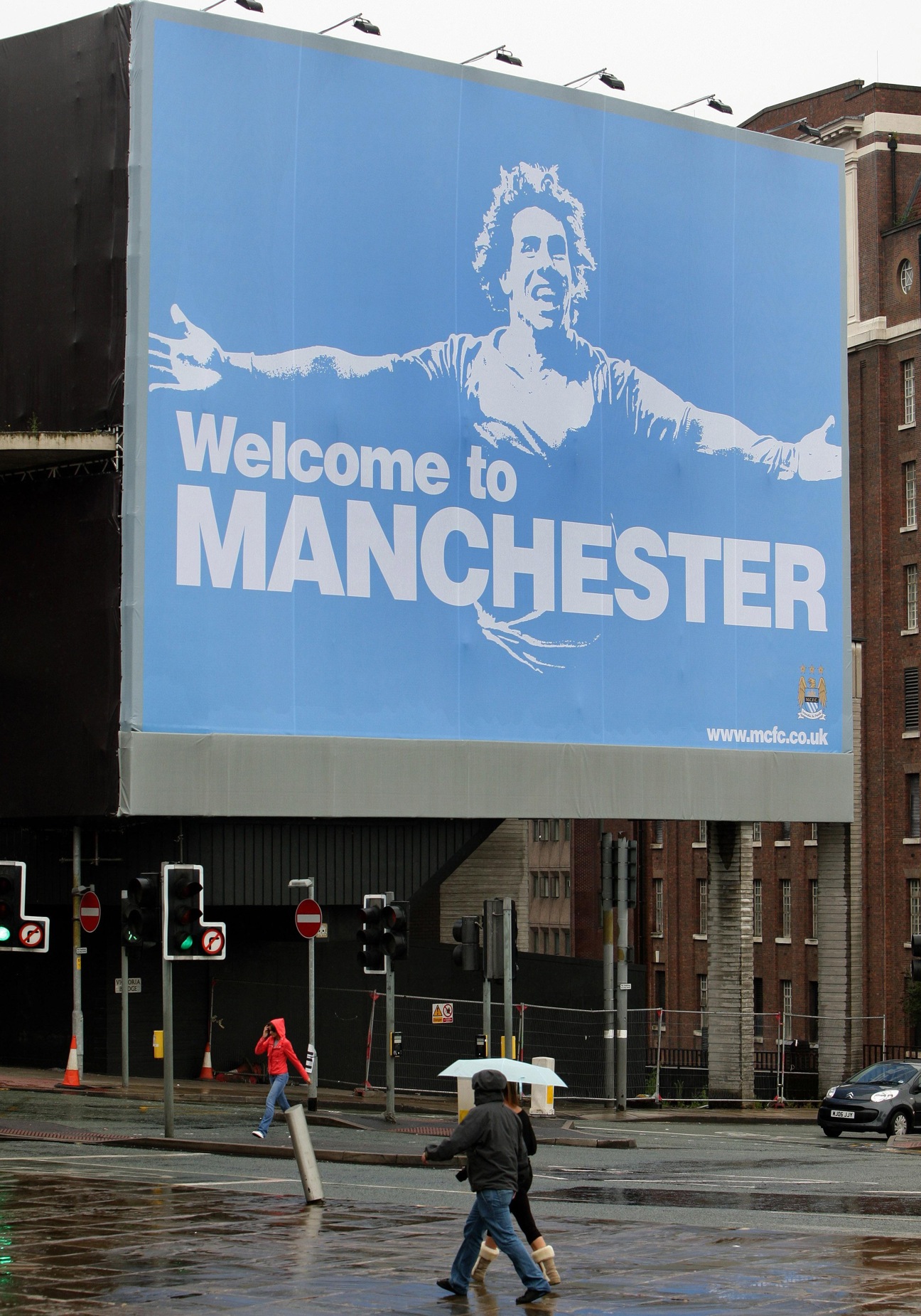 Snapshot: Man City taunt Man Utd with Carlos Tevez billboard | Who Ate all the Pies1296 x 1850