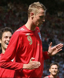 _41728042_petercrouch_3416p.gif