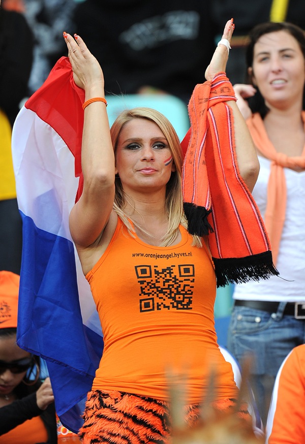Dutch fans delight as Holland thrash world champions 