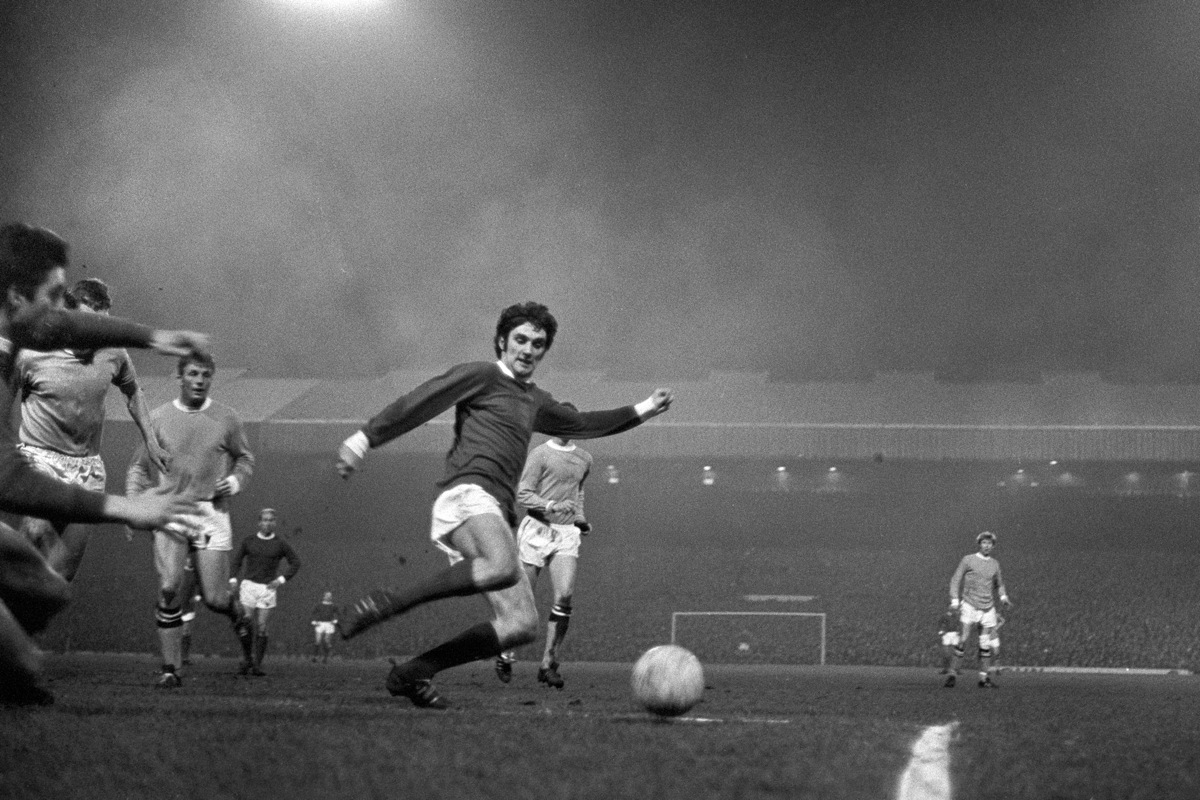 The Black-and-White Years: George Best on the ball, Man Utd v Man City, 1968 | Who Ate ...1200 x 800