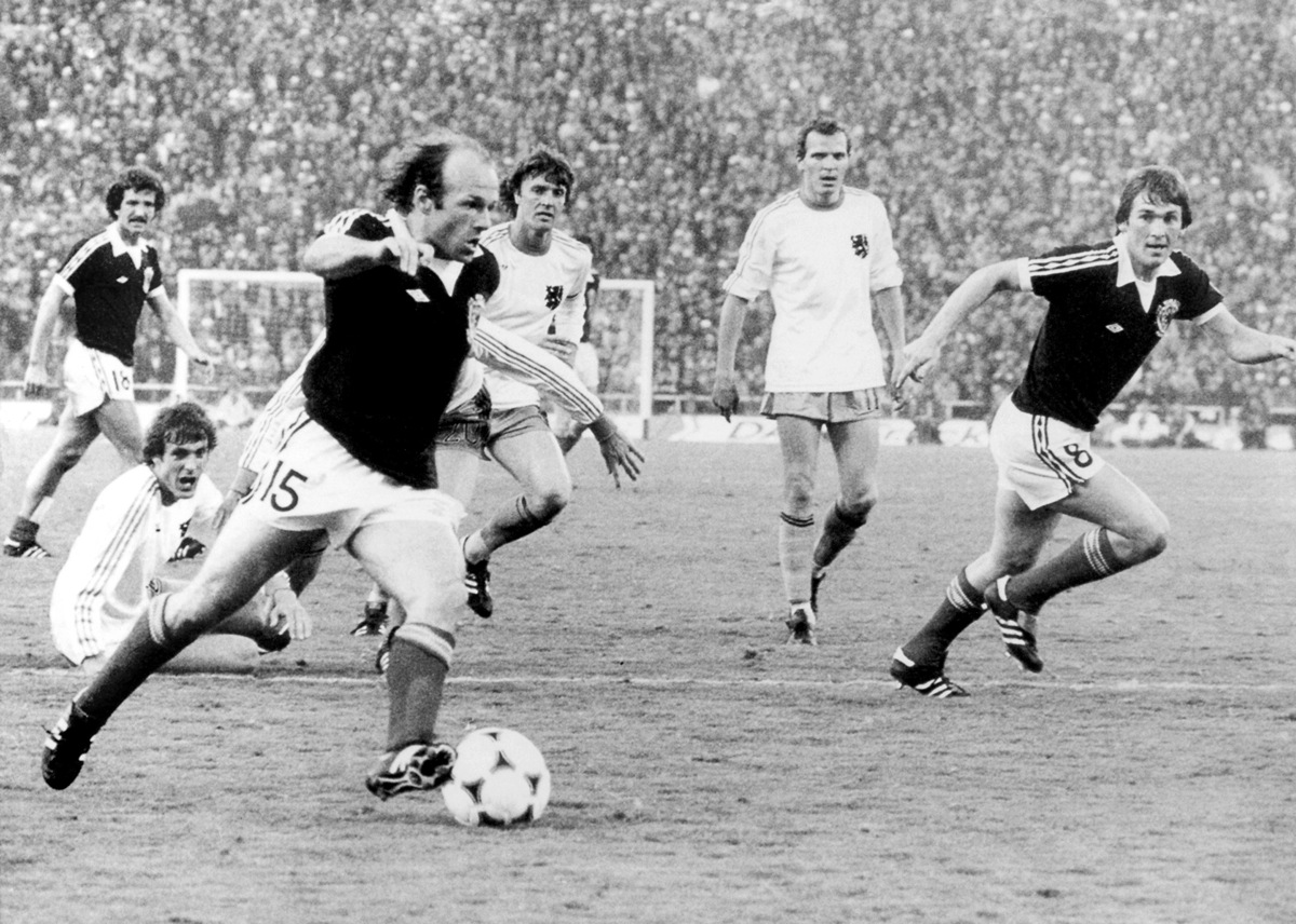 The Black-and-White Years: Archie Gemmill scores wonder goal for