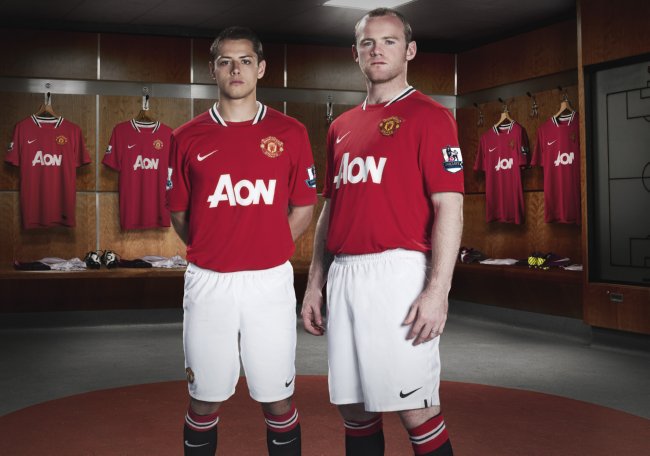 Nike_Man_Utd_Home_Rooney_Hernandes.jpg