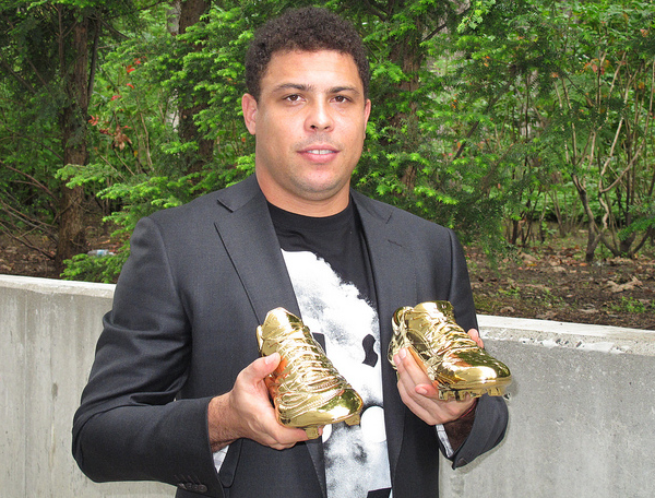 r9 gold boots