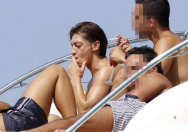 Snapshot: Mesut Ozil Caught Smoking, Claims It 'Was A Bet ...