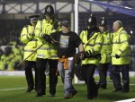 Fan handcuffs himself to goalpost during EVERTON v Man City match in Ryanair ...