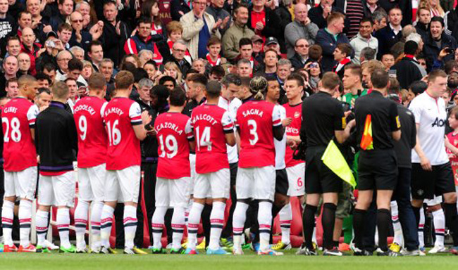 Soccer - Barclays Premier League - Arsenal v Manchester United - Emirates Stadium