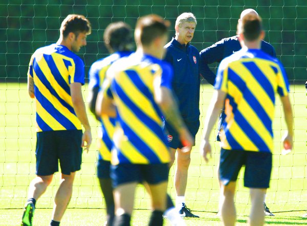 Soccer - UEFA Champions League - Play-Offs - First Leg - Fenerbahce v Arsenal - Arsenal Training Session - London Colney