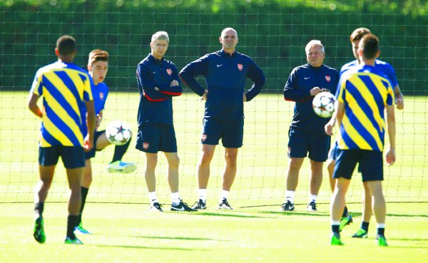 Soccer - UEFA Champions League - Play-Offs - First Leg - Fenerbahce v Arsenal - Arsenal Training Session - London Colney
