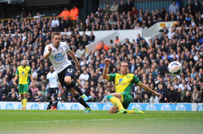 Soccer - Barclays Premier League - Tottenham Hotspur v Norwich City - White Hart Lane