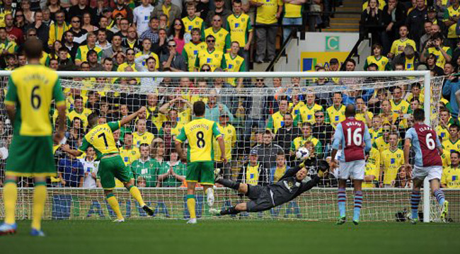 Soccer - Barclays Premier League - Norwich City v Aston Villa - Carrow Road