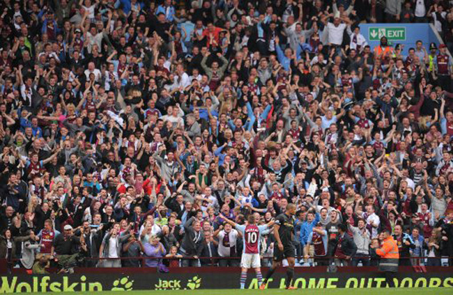 Soccer - Barclays Premier League - Aston Villa v Manchester City - Villa Park