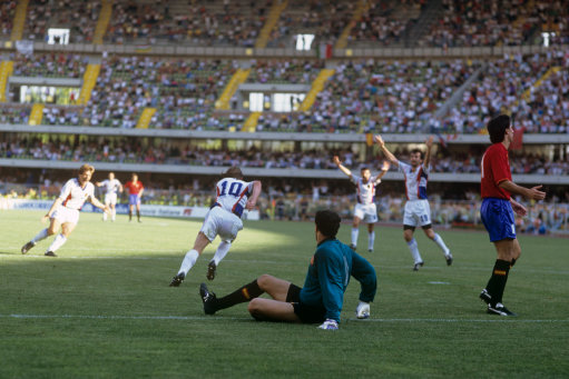 Soccer - FIFA World Cup Italia 1990 - Round of 16 - Spain v Yugoslavia - Stadio Marcantonio Bentegodi, Verona