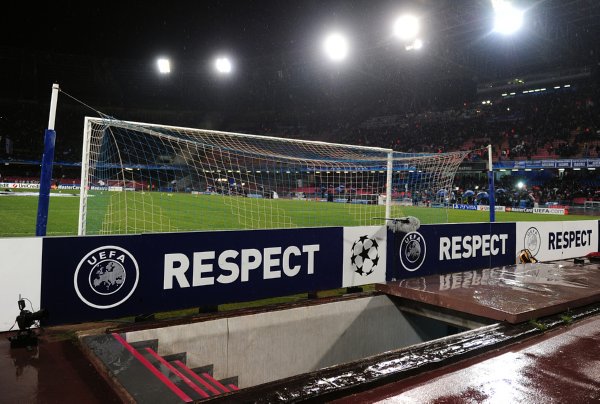 Soccer - UEFA Champions League - Round of 16 - First Leg - Napoli v Chelsea - Stadio San Paolo