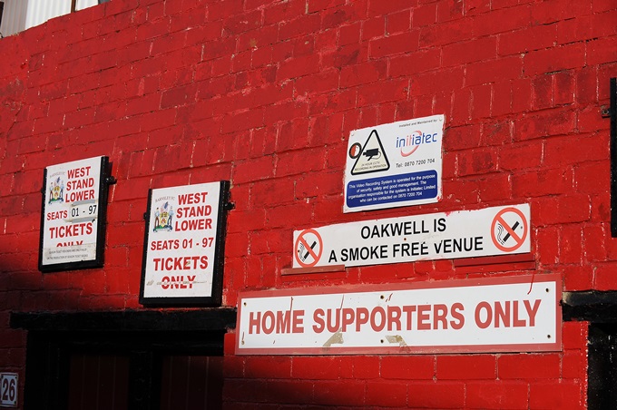 Soccer - Sky Bet Championship - Barnsley v Burnley - Oakwell