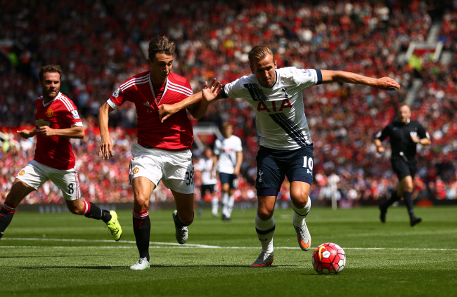 MANCHESTER, ENGLAND - AUGUST 08:  Harry Kane of Tottenham Hotspur and Matteo Darmian of Manchester United compete for the ball during the Barclays Premier League match between Manchester United and Tottenham Hotspur at Old Trafford on August 8, 2015 in Manchester, England.  (Photo by Clive Brunskill/Getty Images)