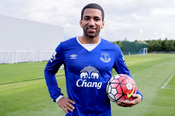 Aaron Lennon Officially Unveiled At Everton, Just About Remembers To
