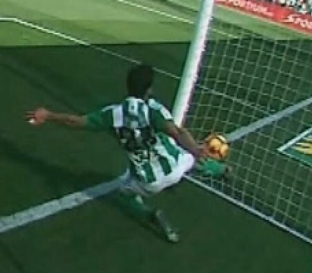 barcelona-vs-real-betis-goal-line