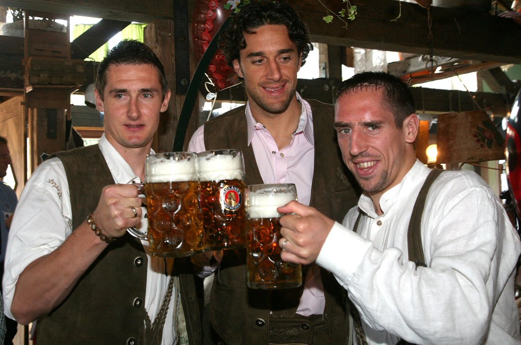 Teutonic Tuesday: Luca Toni keeps on scoring, Bayern keep on winning ...