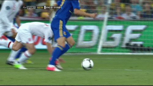Football GIF: Scott Parker Attempts Unorthodox ‘Crawling Face Tackle