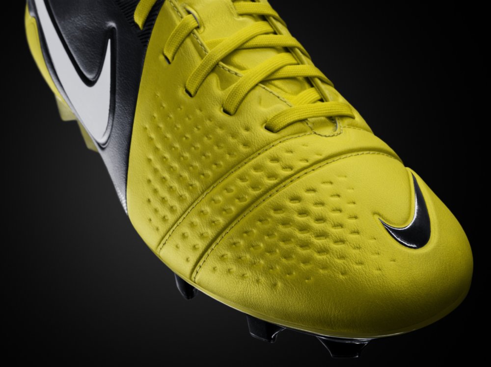 Nike Launch New Maestri III Boots – Iniesta Is Mellow Yellow (Photos) | Who Ate all the Pies