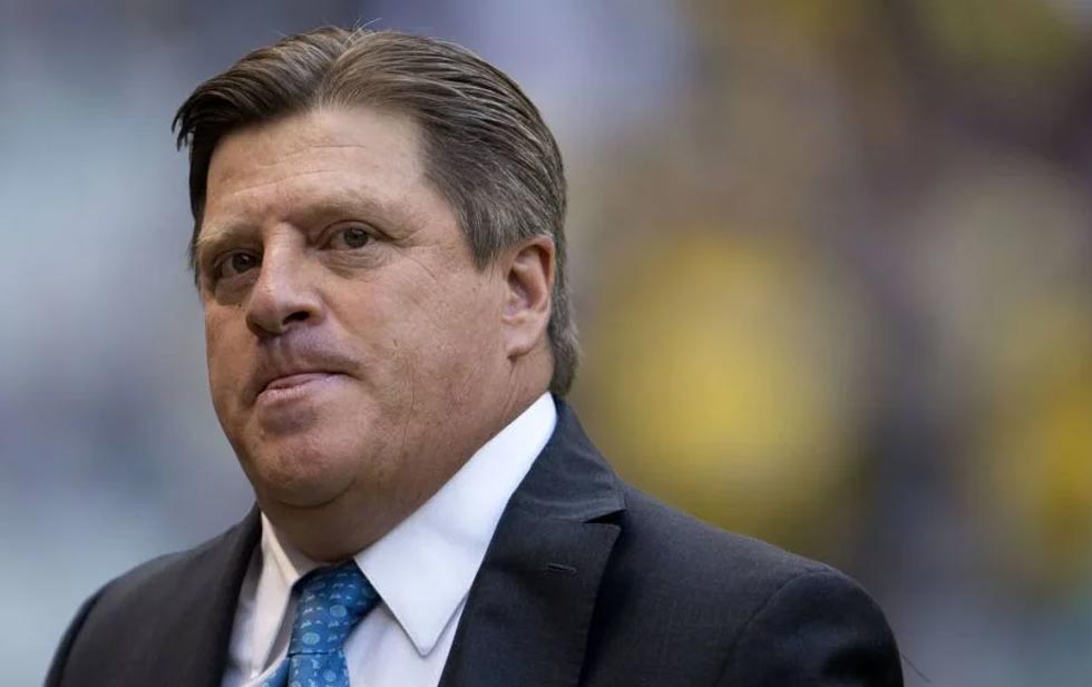 Shithouse of the Week: Club America head coach Miguel Herrera sent off for  another hotheaded reaction | Who Ate all the Pies